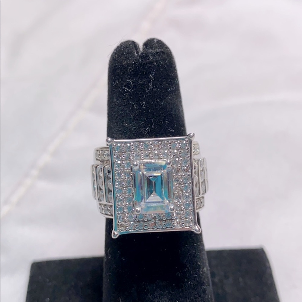 Bella Luce White Diamond Simulant Ring